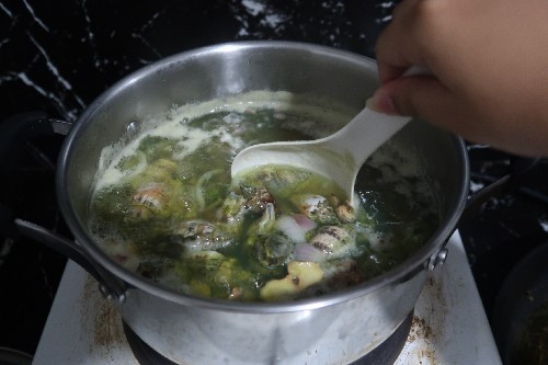 Easy Aninikad Soup Recipe (Plicate Conch Soup)